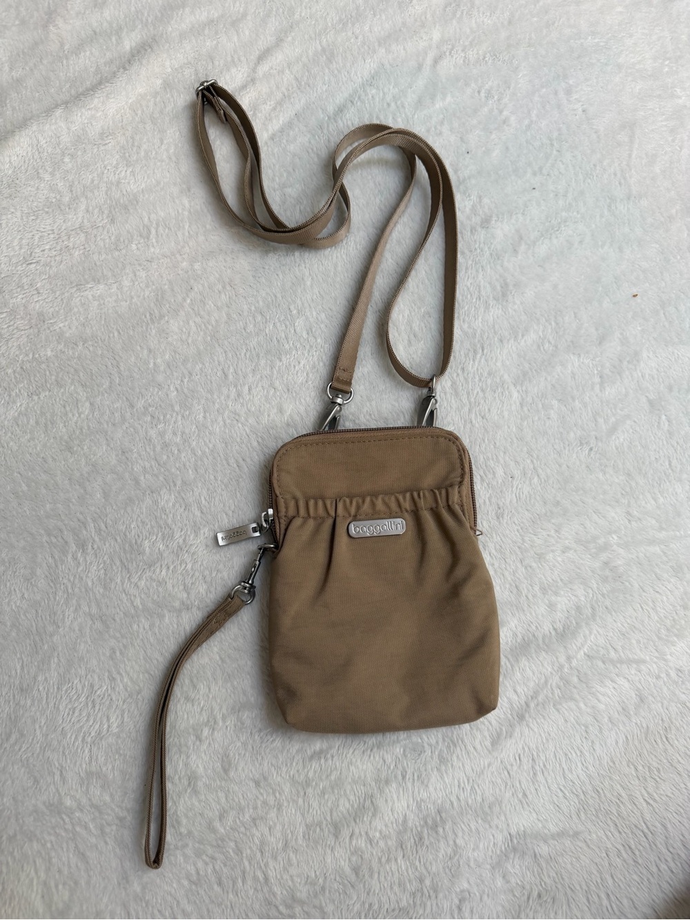 Baggallini Tan Crossbody Wristlet
